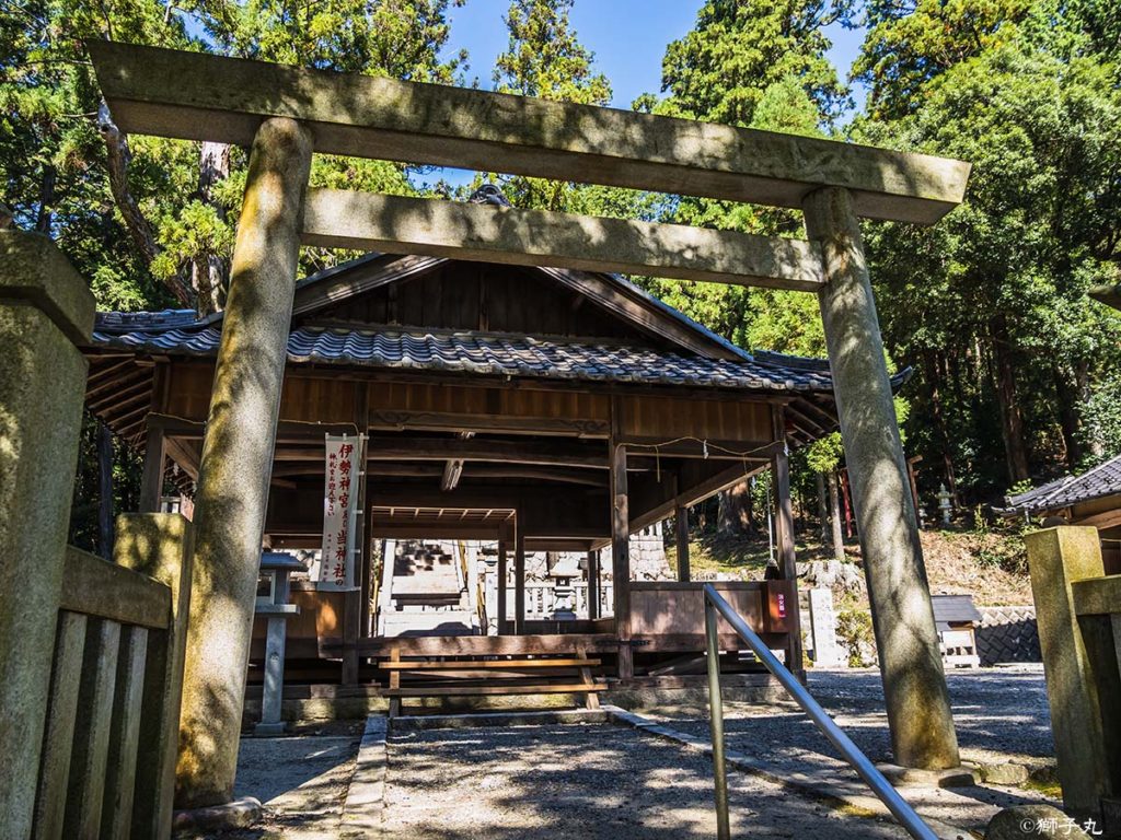 坂本神社八幡宮　鳥居と神楽殿