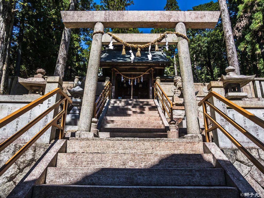 坂本神社八幡宮　鳥居と拝殿