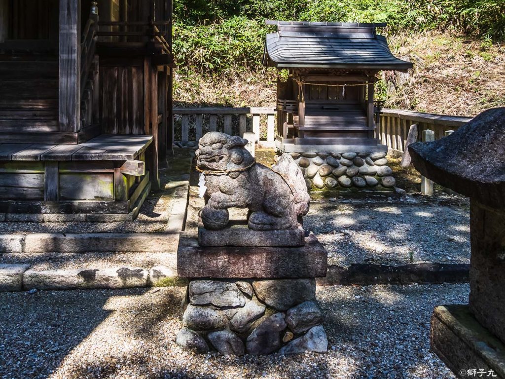 坂本神社八幡宮　熊野社・神明社と狛犬（阿形）