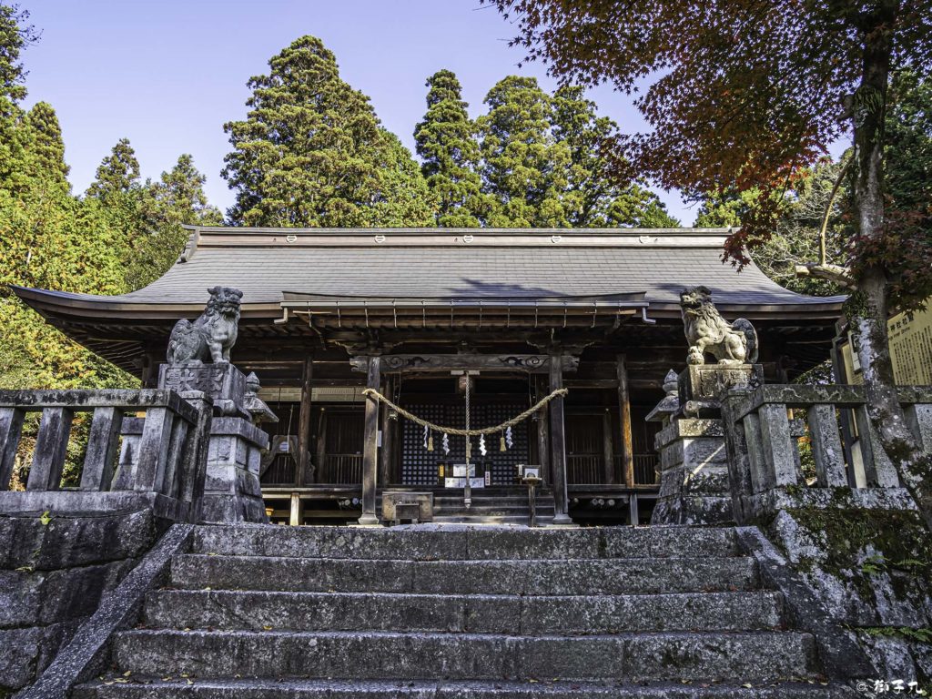 八王子神社　日本大正村　拝殿と狛犬