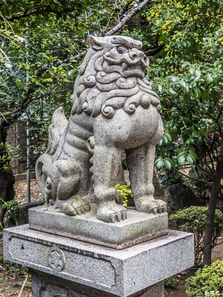 日置神社（名古屋市）　拝殿前狛犬（吽形）