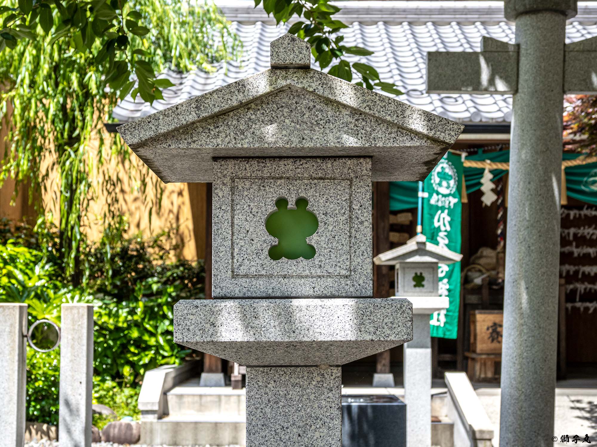 加恵瑠神社 カエルの石灯籠