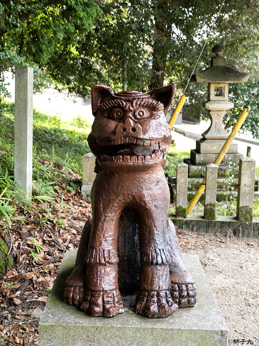 八王子神社（岐阜県瑞浪市陶町）　美濃焼の狛犬　阿形