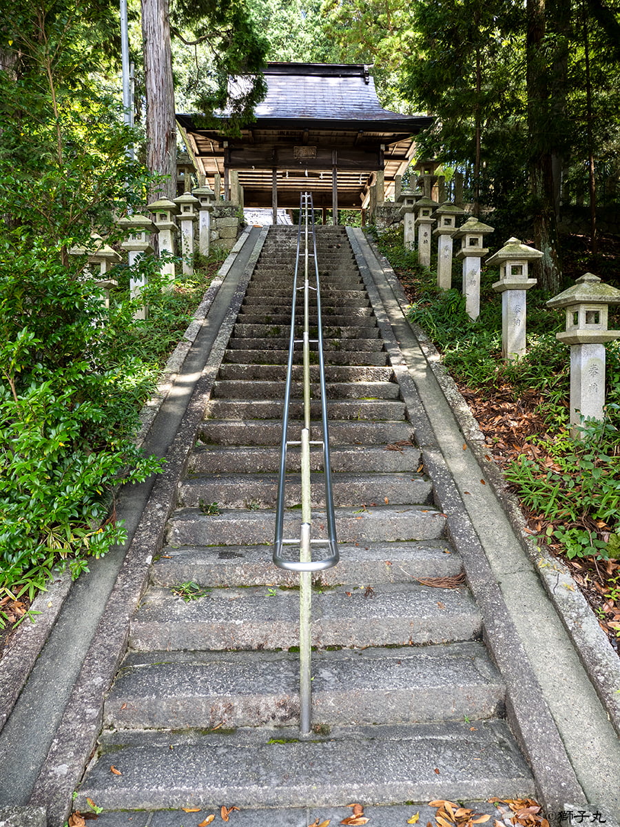 八王子神社（岐阜県瑞浪市陶町）　階段