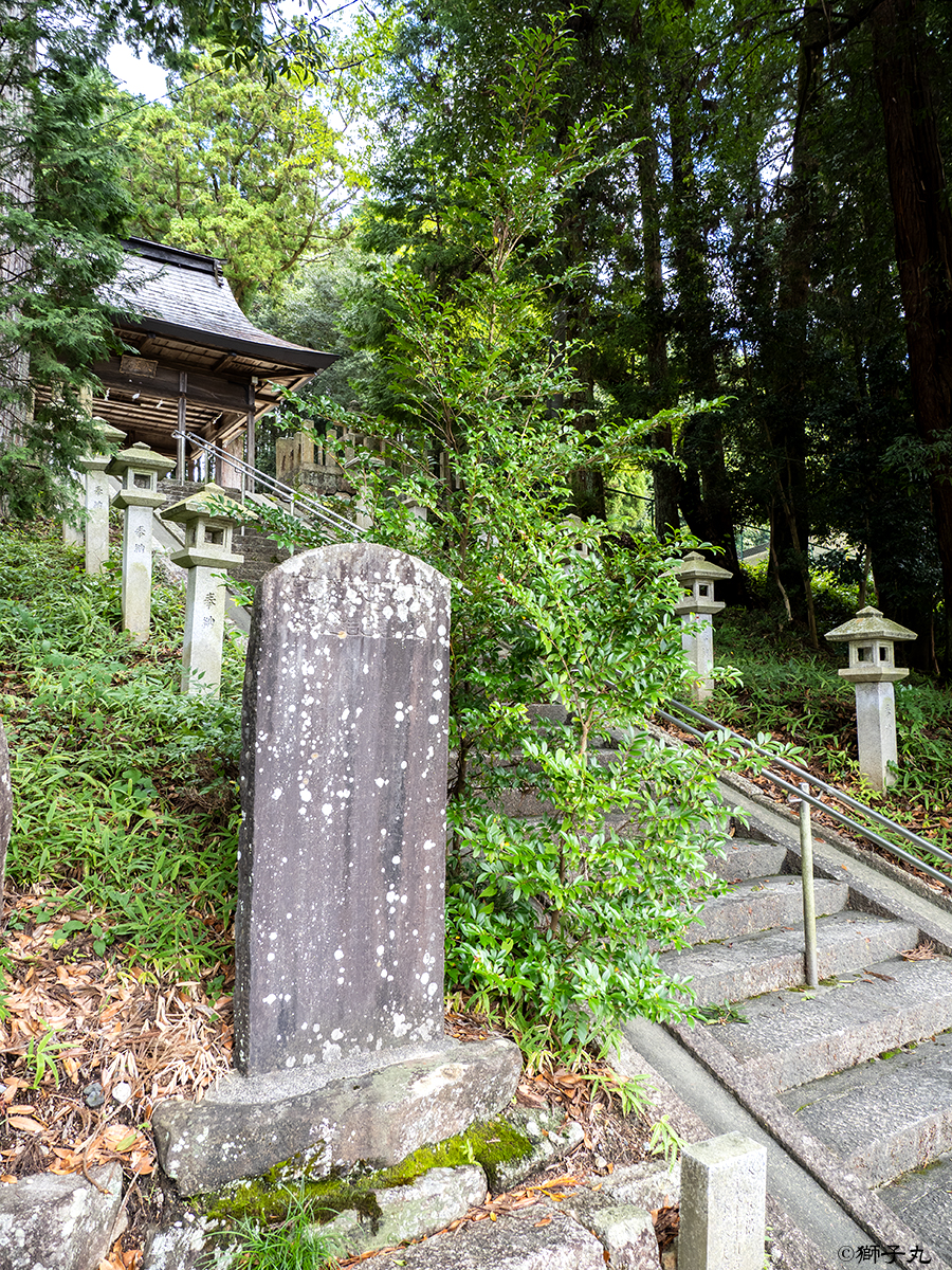 八王子神社（岐阜県瑞浪市陶町）　階段